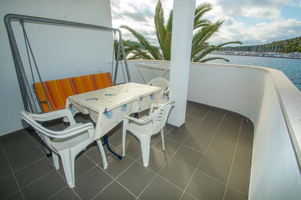 Apartments Jerkunica Rogoznica  Zimmer foto