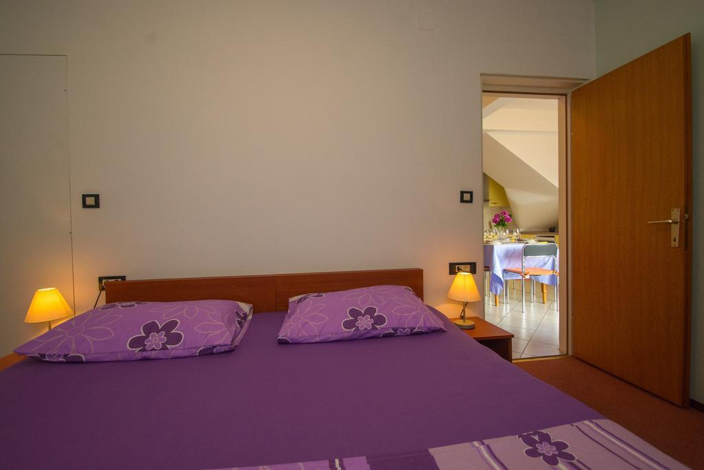 Apartments Jerkunica Rogoznica  Zimmer foto